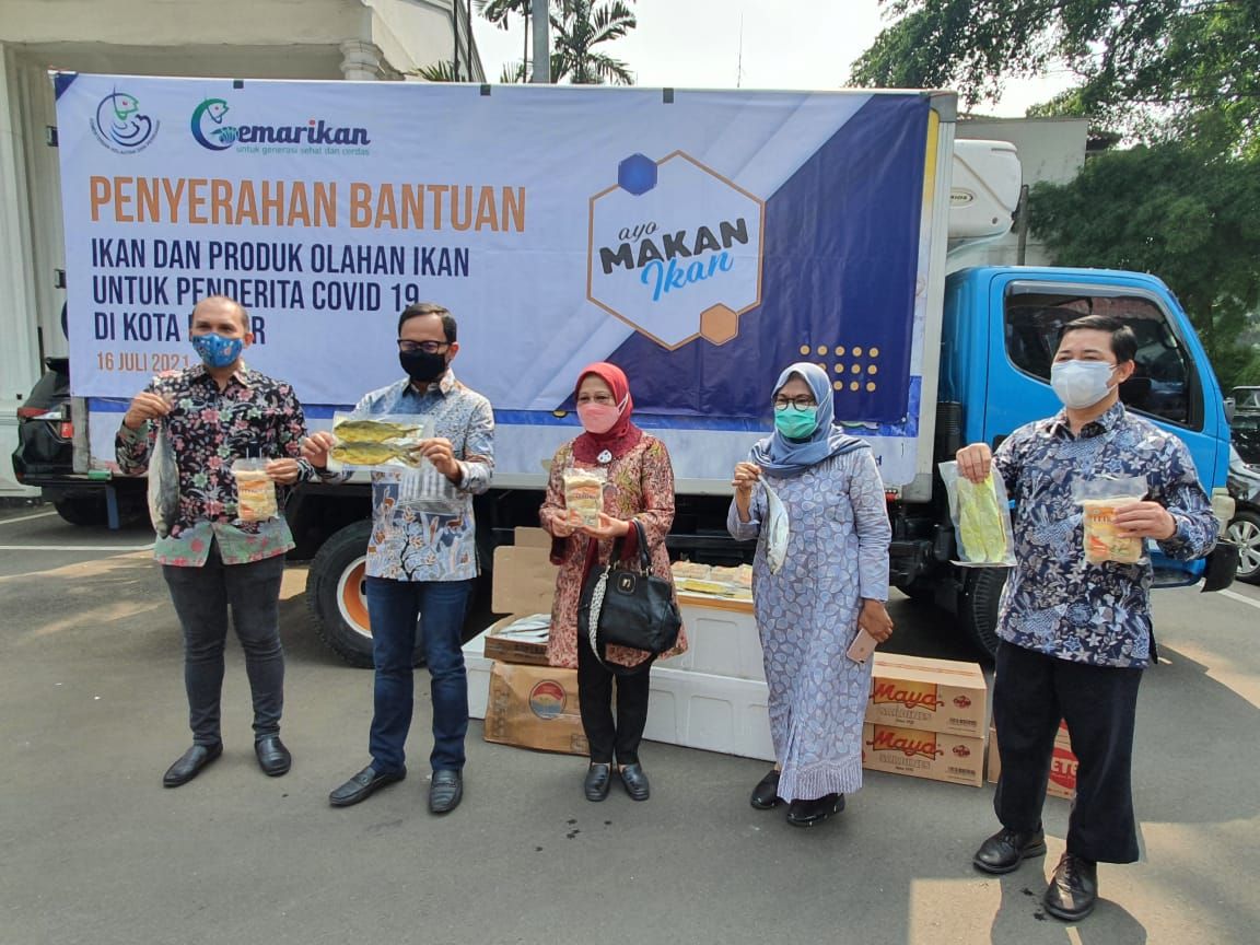 podiumnews.com-KKP Salurkan Bantuan Ikan untuk Warga Isoman di Bogor